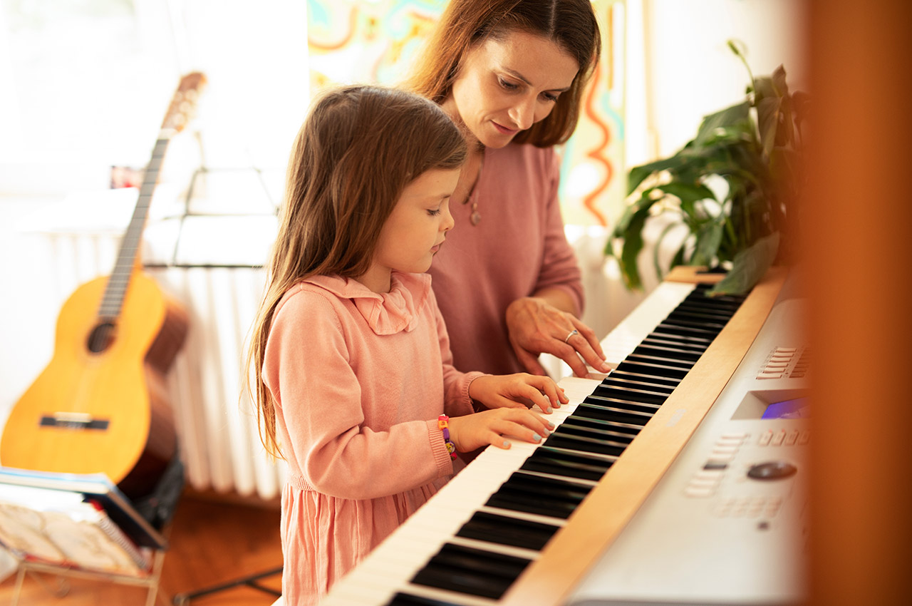 Beneficiile lecțiilor de pian pentru copii